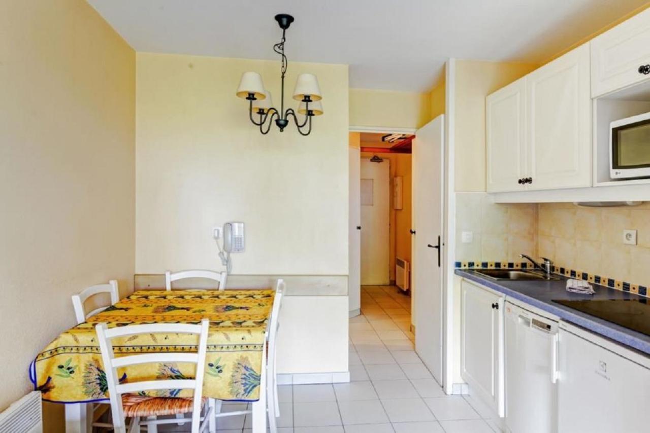 Residence La Pinede - Maeva Home Hyères Стая снимка